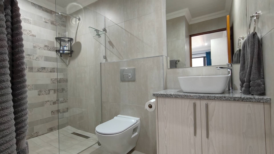 4 Bedroom Property for Sale in Outeniquasbosch Western Cape